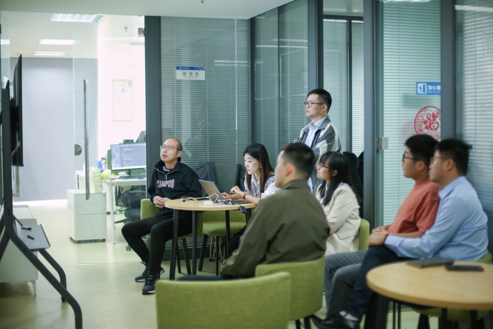 2.圆桌验收会.jpg 2.圆桌验收会.jpg